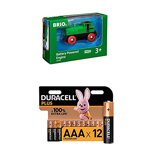 BRIO Bahn 33595 - Speedy Green Batterielok + Duracell Plus AAA Alkaline-Batterien, 12er Pack von BRIO