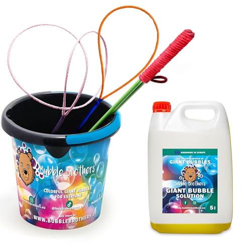 Riesenseifenblasen Set für Kinder 5 Teiliges 3 Seifenblasenstäbe 5 Liter Seifenblasenflüssigkeit und Bubble Eimer Seifenblasen Set für Kindergeburtstag Hochzeit Bubble Brothers Riesenseifenblasen Set für Kinder 5 Teiliges 3 Seifenblasenstäbe 5 Liter Seifenblasenflüssigkeit und Bubble Eimer Seifenblasen Set für Kindergeburtstag Hochzeit Bubble Brothers von Bubble Brothers