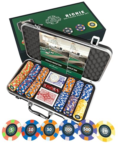 Bullets Playing CardsPokerkoffer Richie - Pokersetmit 300 Keramik Pokerchips mit aufgedruckten Werten - inkl. Keramik Dealerbutton, Doppelpack Pokerkarten von Bullets Playing Cards