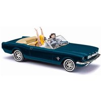 BUSCH 47528 H0 Ford Mustang Cabrio mit Fahrerinnen von Busch