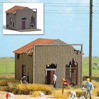 BUSCH 9718 H0 Verfallenes Haus von Busch