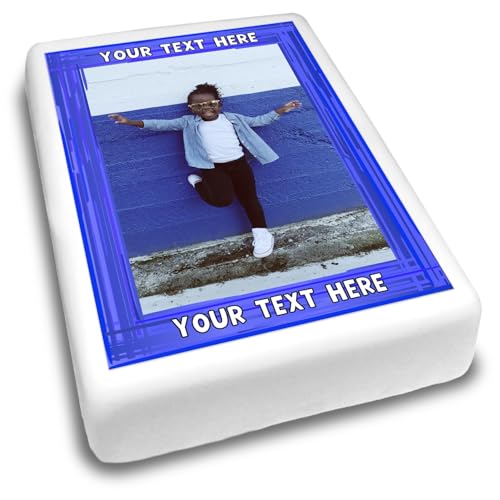 Cakeshop Portrait Personalisierte Essbare Tortendekoration mit Dunkelblauem Rand & Text| Benutzerdefiniertes Bild & Text| Für Geburtstage & Feiern| Mehrere Formen & Größen| Zuckerguss & Oblatenpapier von CAKESHOP edible cake toppers EST. 2012