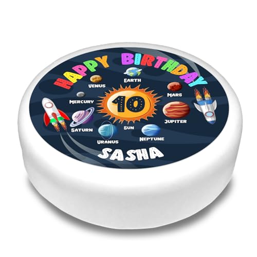 Cakeshop Runde Personalisierte Essbare Tortendekoration Illustrierte Weltraum Planeten| Benutzerdefinierter Name & Alter| Für Geburtstage & Feiern| Mehrere Formen & Größen| Zuckerguss & Oblatenpapier Cakeshop Runde Personalisierte Essbare Tortendekoration Illustrierte Weltraum Planeten| Benutzerdefinierter Name & Alter| Für Geburtstage & Feiern| Mehrere Formen & Größen| Zuckerguss & Oblatenpapier von CAKESHOP edible cake toppers EST. 2012