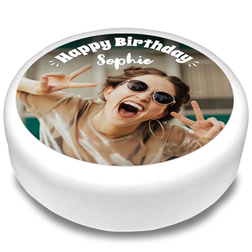 Cakeshop Runde Personalisierte Essbare Tortendekoration Mit Wunschtext | Eigenes Bild & Text | Für Geburtstage & Feiern | Verschiedene Formen & Größen | Zuckerguss- & Oblatenpapier-Optionen Cakeshop Runde Personalisierte Essbare Tortendekoration Mit Wunschtext | Eigenes Bild & Text | Für Geburtstage & Feiern | Verschiedene Formen & Größen | Zuckerguss- & Oblatenpapier-Optionen von CAKESHOP edible cake toppers EST. 2012
