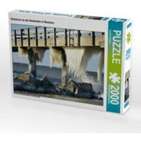 CALVENDO Puzzle Eisfahnen an der Seebrücke in Wustrow 2000 Teile Lege-Größe 90 x 67 cm Foto-Puzzle Bild von Renate Grobelnx CALVENDO Puzzle Eisfahnen an der Seebrücke in Wustrow 2000 Teile Lege-Größe 90 x 67 cm Foto-Puzzle Bild von Renate Grobelnx von Calvendo