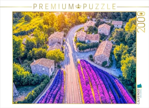 CALVENDO Puzzle Straße durch Lavendelfelder am Dorf | 2000 Teile Lege-Größe 90 x 67 cm Foto-Puzzle für glückliche Stunden von CALVENDO
