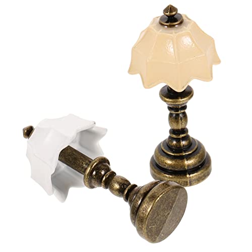 CHICAMPERA 2 Stück Miniatur Lampe für Puppenhaus Tiny House Nachttischlampe aus Stabilem Metall zur Dekoration von Miniatur Szenen im Kinderzimmer Wohnzimmer oder Schlafzimmer von CHICAMPERA
