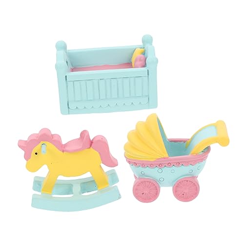 CIMAXIC 3Stücke Teiliges Kuchendekoration Süße Krippe Kinderwagen Und Holzpferd Für Geburtstagsfeiern Tortenornamente Für Liebevolle Babyzimmer CIMAXIC 3Stücke Teiliges Kuchendekoration Süße Krippe Kinderwagen Und Holzpferd Für Geburtstagsfeiern Tortenornamente Für Liebevolle Babyzimmer von CIMAXIC