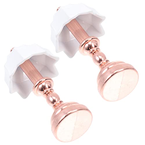 CIYODO 2 Stück Miniatur Tischlampe für Puppenhaus Elegante Dekoration mit Roségoldenem Sockel und Weißem Schirm für Mikrolandschaft und Schlafzimmer CIYODO 2 Stück Miniatur Tischlampe für Puppenhaus Elegante Dekoration mit Roségoldenem Sockel und Weißem Schirm für Mikrolandschaft und Schlafzimmer von CIYODO