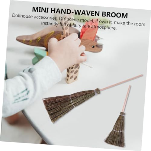 CIYODO 2 Stück Teiliges Mini Handbesen aus Holz und Stroh Realistisches Puppenzubehör für Puppenhaus Dekoration Leichtes Design für Deko Handgefertigter Hexenbesen Ersatz CIYODO 2 Stück Teiliges Mini Handbesen aus Holz und Stroh Realistisches Puppenzubehör für Puppenhaus Dekoration Leichtes Design für Deko Handgefertigter Hexenbesen Ersatz von CIYODO