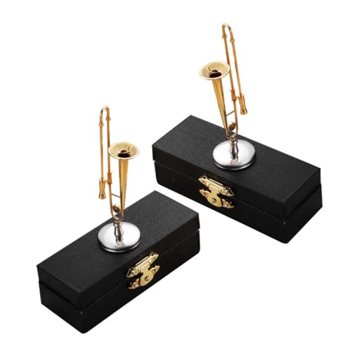 CLISPEED 2 Sätze Miniatur Posaunen Modell Vergoldet mit Schwarzer Box und Ständer Mini Dollhouse Accessory Realistische Dekoration für Puppenhaus und Musikliebhaber CLISPEED 2 Sätze Miniatur Posaunen Modell Vergoldet mit Schwarzer Box und Ständer Mini Dollhouse Accessory Realistische Dekoration für Puppenhaus und Musikliebhaber von CLISPEED
