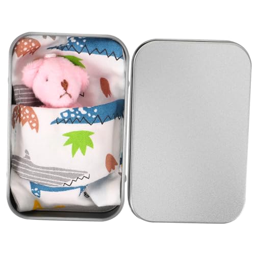 CLISPEED Mini Plüschbär Stofftier im Blauen Stoffbeutel mit Rosa Metalldose Realistisch Gestaltetes Niedliches Miniatur Plüschbär für Erwachsene Dekoratives Sammlerstück für Büro und CLISPEED Mini Plüschbär Stofftier im Blauen Stoffbeutel mit Rosa Metalldose Realistisch Gestaltetes Niedliches Miniatur Plüschbär für Erwachsene Dekoratives Sammlerstück für Büro und von CLISPEED