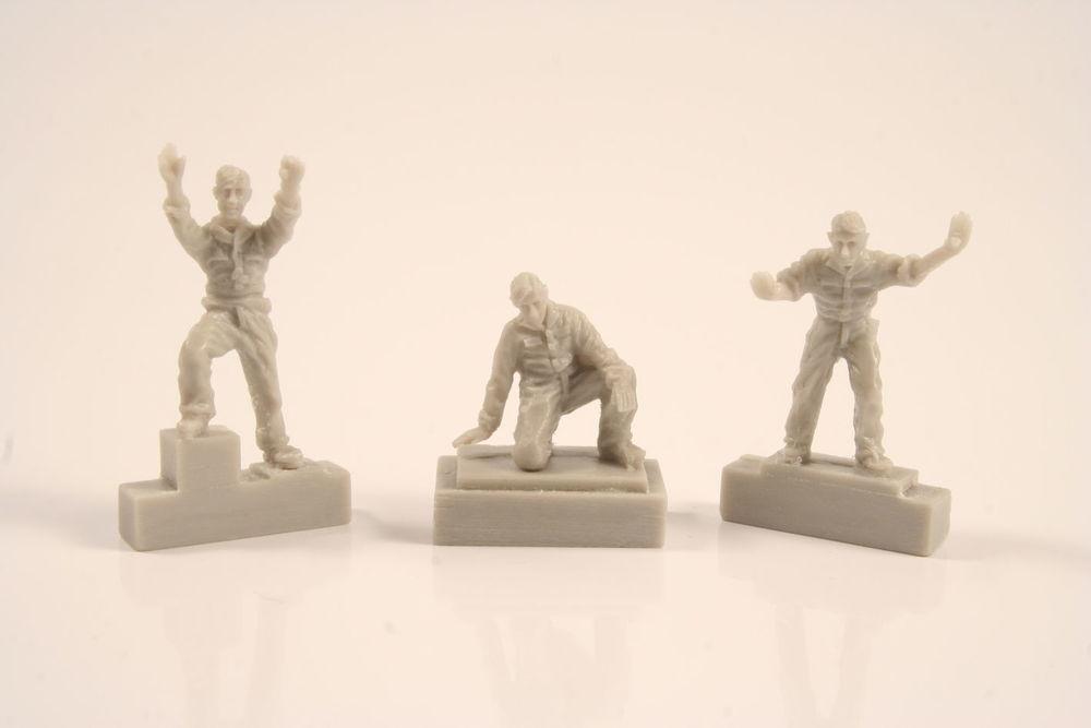 U-Boot Typ IX C - Crew Handling Torpedo (3 Figuren) von CMK