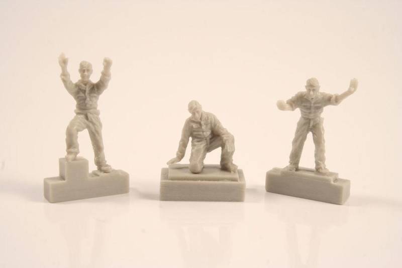 U-Boot Typ IX C - Crew Handling Torpedo (3 Figuren) von CMK