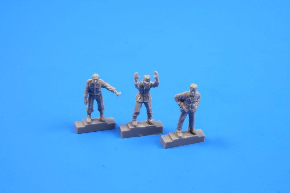 Werner von Braun with his inspection team (3 Figuren) von CMK