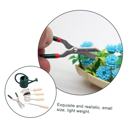 CORHAD Miniatur Gartenwerkzeug Set Mini Puppenhaus Zubehör mit Gießkanne Schaufel und Gartenschere Detailreiche Miniatur Gartendekoration für Puppenhaus und Mikro landschaften von CORHAD