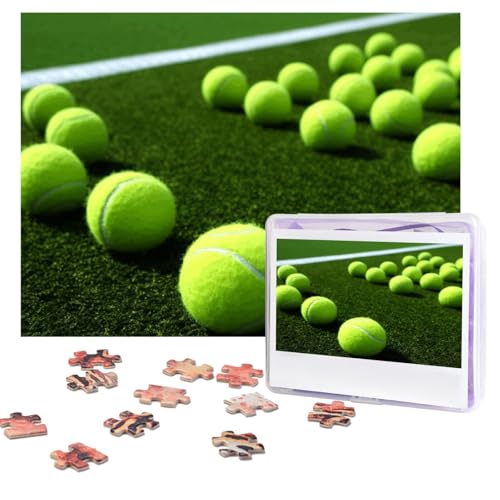 Tennisbälle auf Tennisgras-Puzzle, 500 Teile, personalisiertes Puzzle mit Aufbewahrungstasche, Foto-Puzzle für Erwachsene, anspruchsvolles Bilderpuzzle für Männer und Frauen, Heimdekoration (52 x 38 von COWMGHLDFL