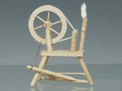 CREAL SàRL Puppenhaus Spinnrad Naturfarben unlackiert Puppenmöbel Miniatur 1:12 CREAL SàRL Puppenhaus Spinnrad Naturfarben unlackiert Puppenmöbel Miniatur 1:12 von CREAL SàRL