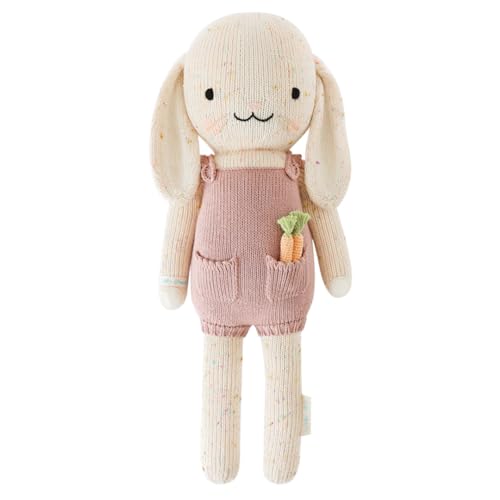 cuddle + kind Harper The Bunny Puppe - Liebevoll handgefertigte Puppen oder Kinderzimmer Dekor, Stofftiere für Mädchen & Jungen, Erbstück-Qualität Fair Trade Baby Geschenke, 1 Puppe = 10 Mahlzeiten von CUDDLE + KIND