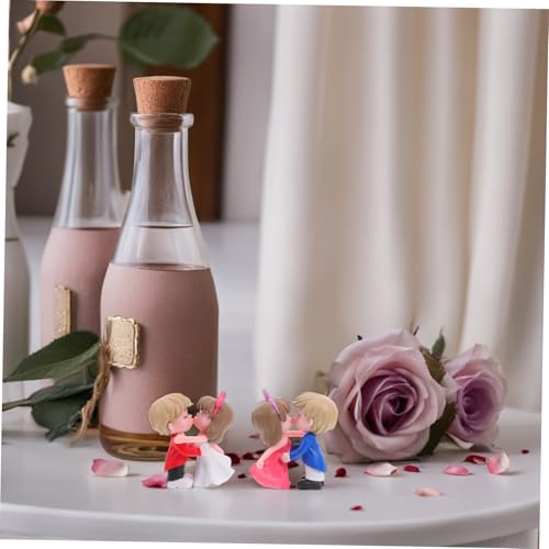 Cabilock 2 Paare Miniatur Figuren Kuss Cake Topper Kunststoff Dekoration Hochzeitstorte Verlobungsgeschenk Kreative Desktop Ornamente Rot Weiß Blau Rosa von Cabilock