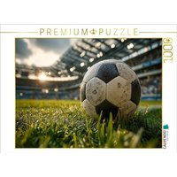 CALVENDO Puzzle Ein Fußball liegt auf dem grünen Rasen eines vollen Stadions und kündigt den Beginn eines spannenden Spiels an. 1000 Teile Lege-Größe 64x48cm Foto-Puzzle für glückliche Stunden von Calvendo Puzzle