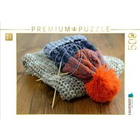 CALVENDO Puzzle Gestrickte Wollmütze und Schal. Wintersachen in Handarbeit. 500 Teile Lege-Größe 48 × 36 cm Foto-Puzzle für Erwachsene von Calvendo Puzzle