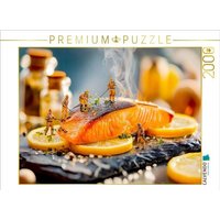 CALVENDO Puzzle Miniatur Bauarbeiterin dekoriert gegrillten Lachs mit frischen Zitronenscheiben 2000 Teile Lege-Größe 90x67cm Foto-Puzzle für glückl von Calvendo Puzzle