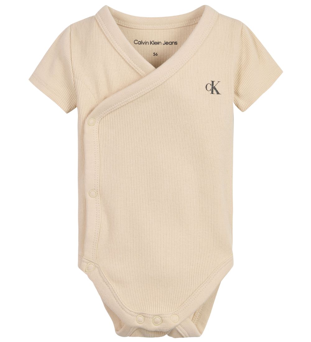 Calvin Klein Wickelbody k/ä - Rib - Muslin - Calvin Klein - 74 - Body K/Ä Calvin Klein Wickelbody k/ä - Rib - Muslin - Calvin Klein - 74 - Body K/Ä von Calvin Klein