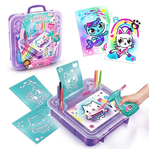 Canal Toys Gabby Puppenhaus, Aktivitätstasche mit elektronischem Spray, Schablonen und Filzstifte, Violett (GAB024) Canal Toys Gabby Puppenhaus, Aktivitätstasche mit elektronischem Spray, Schablonen und Filzstifte, Violett (GAB024) von Canal Toys