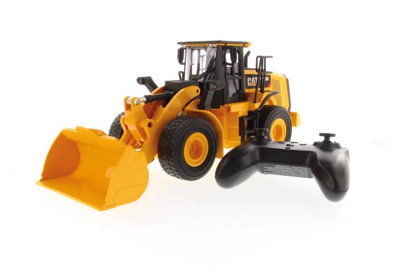 1:24 RC Cat® 950M Wheel Loader von Carrera