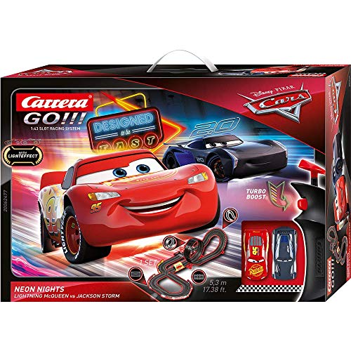 Carrera GO!!! Disney Pixar Cars - Neon Nights Rennbahn-Set I Rennbahnen und lizensierte Slotcars | bis zu 2 Spieler | Für Jungs und Mädchen ab 6 Jahren & Erwachsene von Carrera