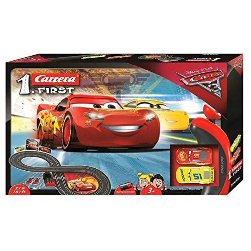 Carrera 63010 FIRST Disney Pixar Cars 3 Rennstrecke für Kleinkinder, elektrische Rennbahn mit McQueen & Ramirez Spielzeugautos mit Handregler & Streckenteilen Spielzeug für Kinder ab 3 Jahren, 2,4m von Carrera