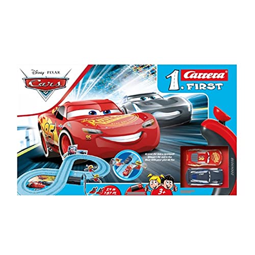 Carrera FIRST Disney Pixar Cars - Power Duell Autorennbahn für Kinder ab 3 Jahren I 2,4m Rennstrecke I 2 ferngesteuerte Autos mit Lightning McQueen & Jackson Storm I Geschenke zu Ostern von Carrera