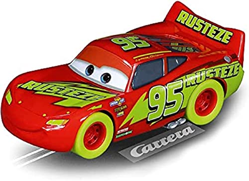 Carrera GO Lightning McQueen Slotcar I Maßstab 1:43 I Offiziell lizenziert von Disney Pixar I Authentische Nachbildung I Detailreiches Design I Ideal für Jungen und Mädchen aller Altersgruppen von Carrera
