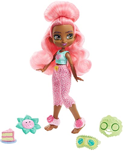 Cave Club GTH03 - Pyjamapartyspaß Fernessa Puppe, bewegliche Puppe mit pinken Haaren und 3 Zubehörteilen, Geschenk für Kinder ab 4 Jahren, multicolor von Cave Club