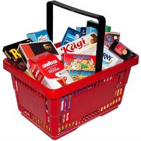 Moderner Supermarkt Korb mit Henkel aus Kunststoff, gefüllt mit Markenminiaturfaltschachteln von Christian Tanner GmbH