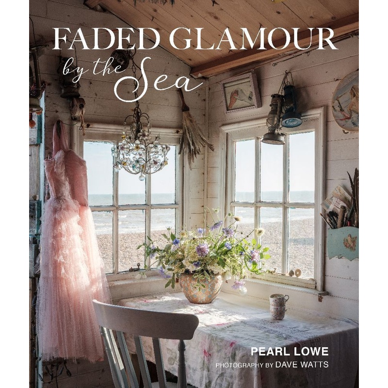 Faded Glamour by the Sea von Cico Books