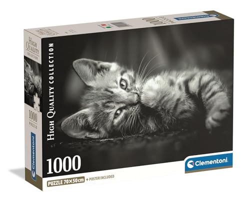 Clementoni - Puzzle 1000 Teile für Erwachsene und Jungen, Kollektion, Thema Kitty, Katzenbild, Compact Box mit Poster, Geschenkidee für Damen und Herren, Made in Italy, 70 x 50 cm, 39950 Clementoni - Puzzle 1000 Teile für Erwachsene und Jungen, Kollektion, Thema Kitty, Katzenbild, Compact Box mit Poster, Geschenkidee für Damen und Herren, Made in Italy, 70 x 50 cm, 39950 von Clementoni