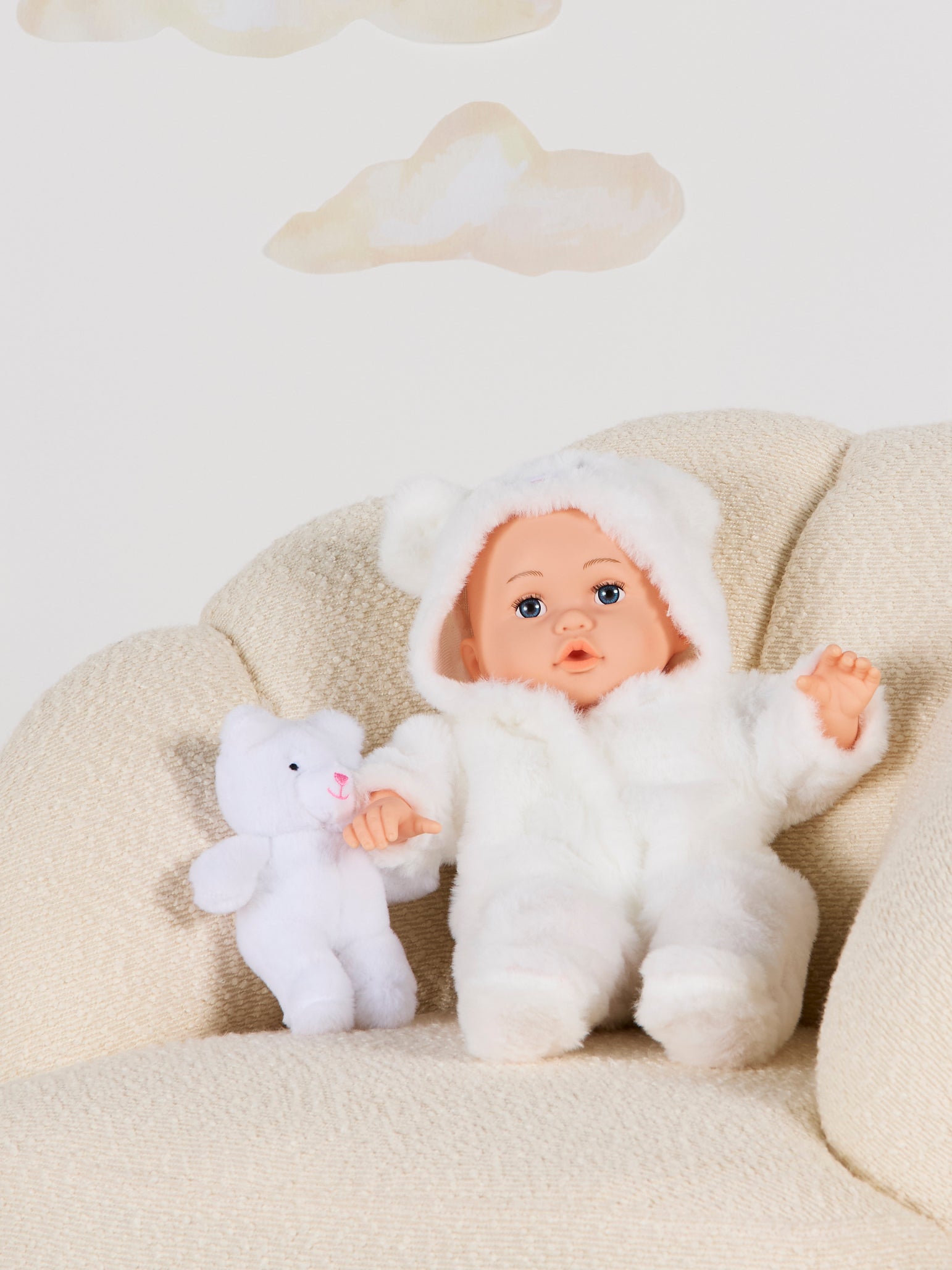 Cloudberry Castle Puppe mit Tierkostüm 40 cm, Weiß von Cloudberry Castle