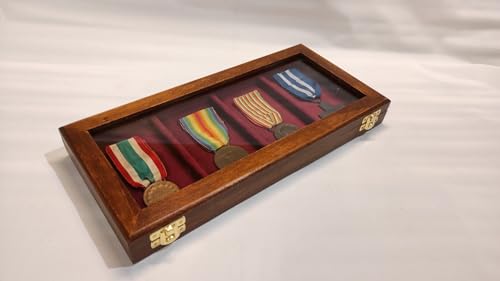 Etui aus Holz für militärische Medaillen aus Glas, Holz und Samt. Etui aus Holz für militärische Medaillen aus Glas, Holz und Samt. von Coins&More