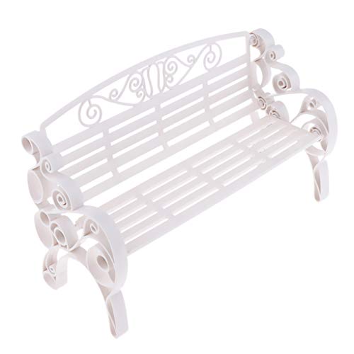 Colcolo Puppenhaus Klassische Outdoor Garten Terrassenbank mit Armlehnen, 1/6 Maßstab Puppenhausmöbel, Weiß Colcolo Puppenhaus Klassische Outdoor Garten Terrassenbank mit Armlehnen, 1/6 Maßstab Puppenhausmöbel, Weiß von Colcolo