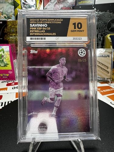 Collect-a-Bubbles 2024-25 Topps Simplicidad UEFA Club Wettbewerbe 2025 – Savinho – Pink /25 – Spanisch – Estrellas Internacionales | Ace Grade 10 | Zertifikatnummer 355323 Collect-a-Bubbles 2024-25 Topps Simplicidad UEFA Club Wettbewerbe 2025 – Savinho – Pink /25 – Spanisch – Estrellas Internacionales | Ace Grade 10 | Zertifikatnummer 355323 von Collect-a-Bubbles