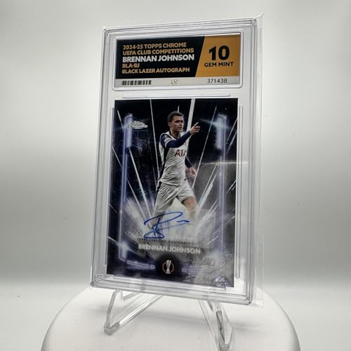 Topps Chrome UEFA Brennan Johnson – BLA-BJ – Black Lazer Autogramm – Klasse 10 Topps Chrome UEFA Brennan Johnson – BLA-BJ – Black Lazer Autogramm – Klasse 10 von Collect-a-Bubbles