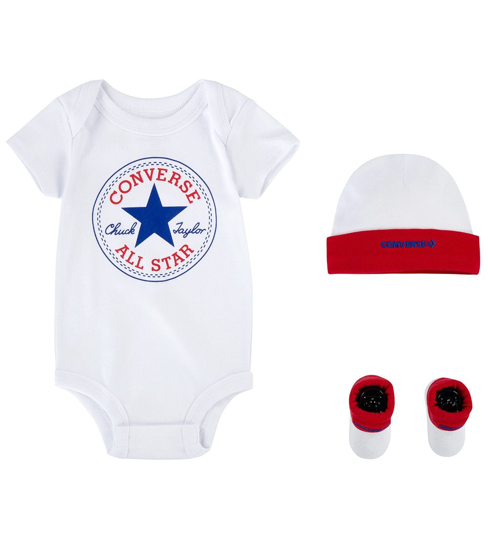 Converse Geschenkbox - Body k/ä m. Mütze und Krabbelschuhe - Wei - Converse - 0-6 mt - Body K/Ä Converse Geschenkbox - Body k/ä m. Mütze und Krabbelschuhe - Wei - Converse - 0-6 mt - Body K/Ä von Converse