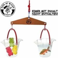 Kids at work: Waage aus Holz, mit 3 Karabiner von Corvus