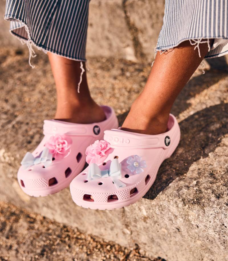 Crocs Classic Kids Kinder Sandalen, Pink Milk, 22-23 von Crocs