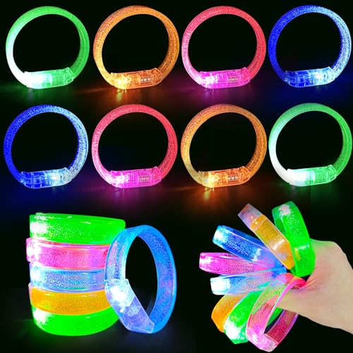 Cuackamily 8 Stück LED Leuchtarmbänder Blinkende Armbänder in der Dunkelheit Partyzubehör für Kinder Erwachsene LED-Leuchtspielzeug für Party deko, Weihnacht, Halloween und Silvester Disco Party Cuackamily 8 Stück LED Leuchtarmbänder Blinkende Armbänder in der Dunkelheit Partyzubehör für Kinder Erwachsene LED-Leuchtspielzeug für Party deko, Weihnacht, Halloween und Silvester Disco Party von Cuackamily