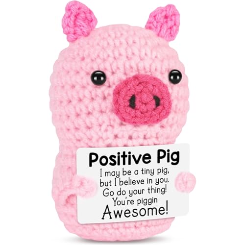 Mini Lustige Positive Crochet Pink Pig Handgemachte Häkeltiere Puppe mit Positiver Karte für Frauen Männer Emotionale Unterstützung Geschenk Dekoration für Home Office Zimmer Mini Lustige Positive Crochet Pink Pig Handgemachte Häkeltiere Puppe mit Positiver Karte für Frauen Männer Emotionale Unterstützung Geschenk Dekoration für Home Office Zimmer von Cumnvulnt