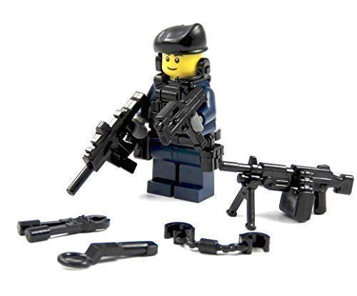 CustomFigur Polizist SWAT aus Lego® und Custom Teilen mit Cap und Waffe von CustomFigur