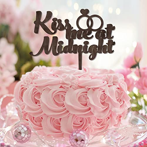 Tortenaufsatz "Kiss Me At Midnight", rustikaler Tortenaufsatz für Hochzeit, Verlobung, Brautpaar aus Holz, für Hochzeitstag, Party-Dekoration, Brautparty, Geschenke, Holz Tortenaufsatz "Kiss Me At Midnight", rustikaler Tortenaufsatz für Hochzeit, Verlobung, Brautpaar aus Holz, für Hochzeitstag, Party-Dekoration, Brautparty, Geschenke, Holz von CustonCares